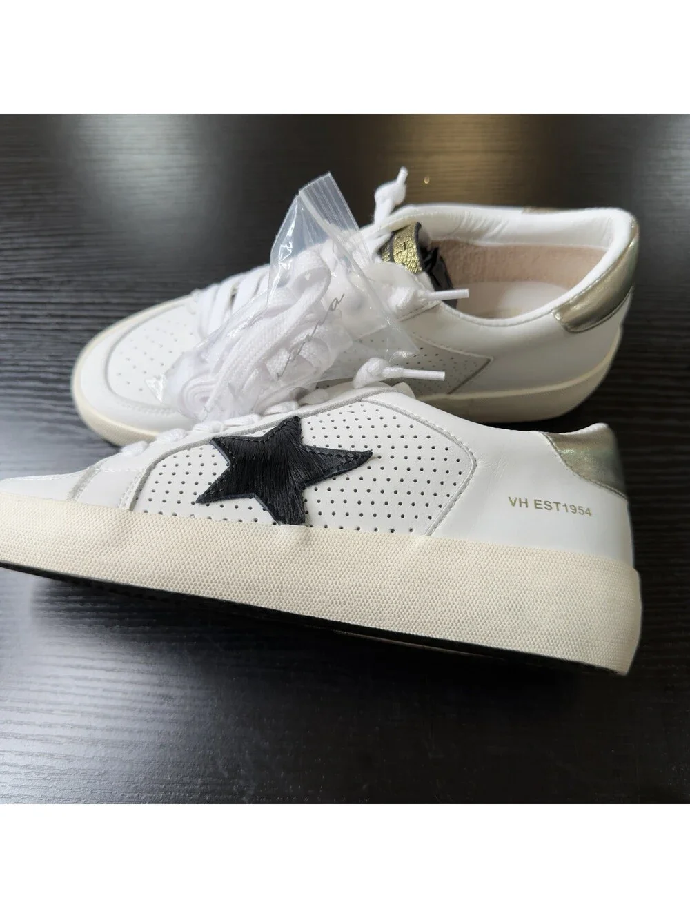 Size 7 Vintage Havana VH Whilte Silver Star Women’s Sneakers  Est. 1954 Nwt